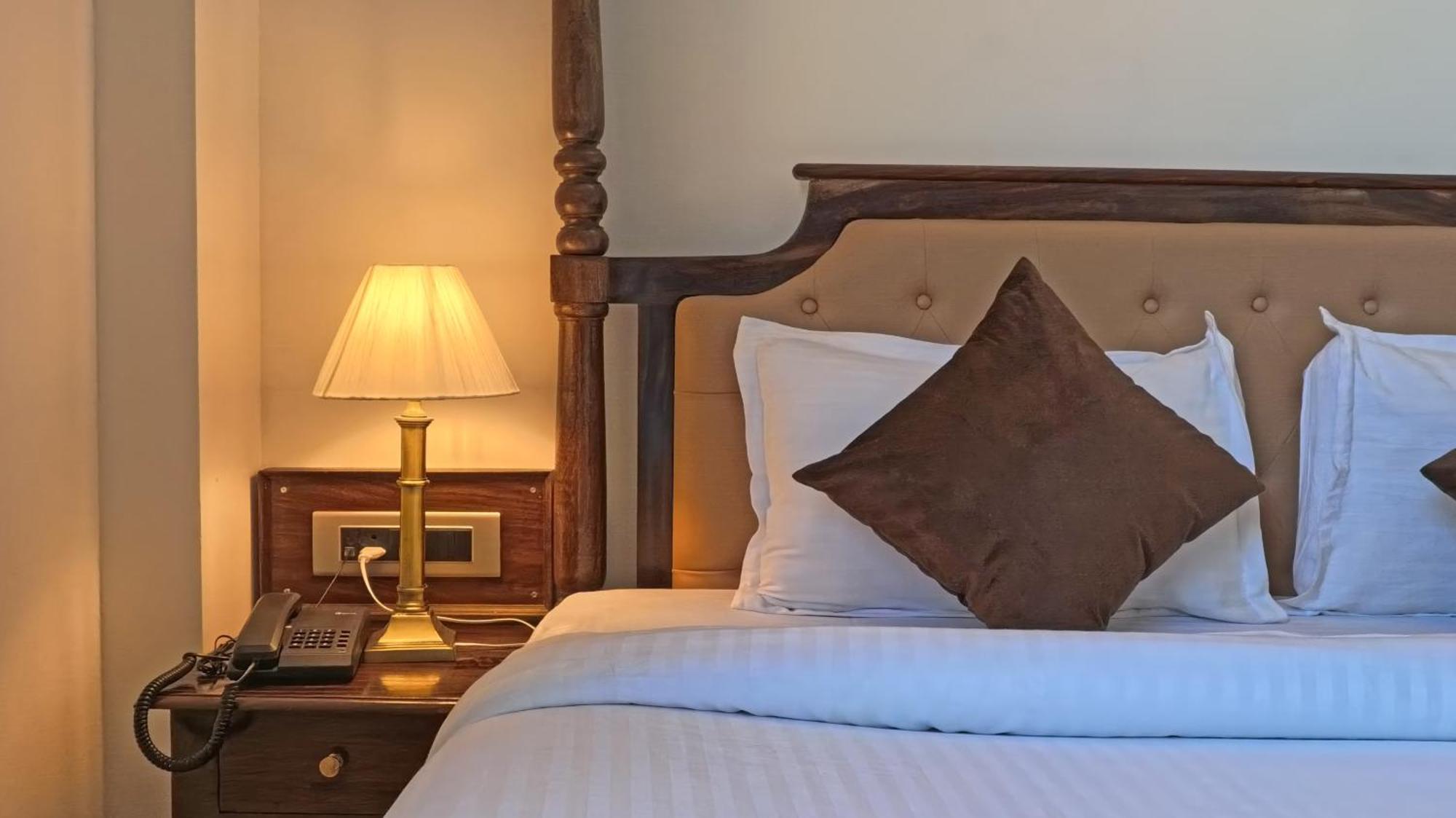 Dera Pichola- A Lake Facing Boutique Hotel أُودايبور المظهر الخارجي الصورة
