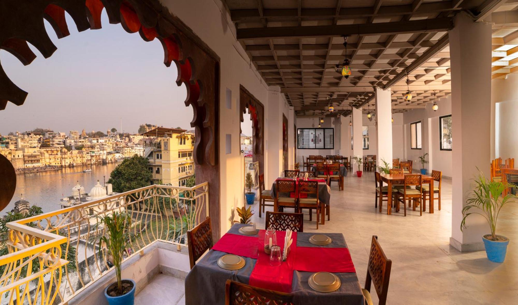 Dera Pichola- A Lake Facing Boutique Hotel أُودايبور المظهر الخارجي الصورة