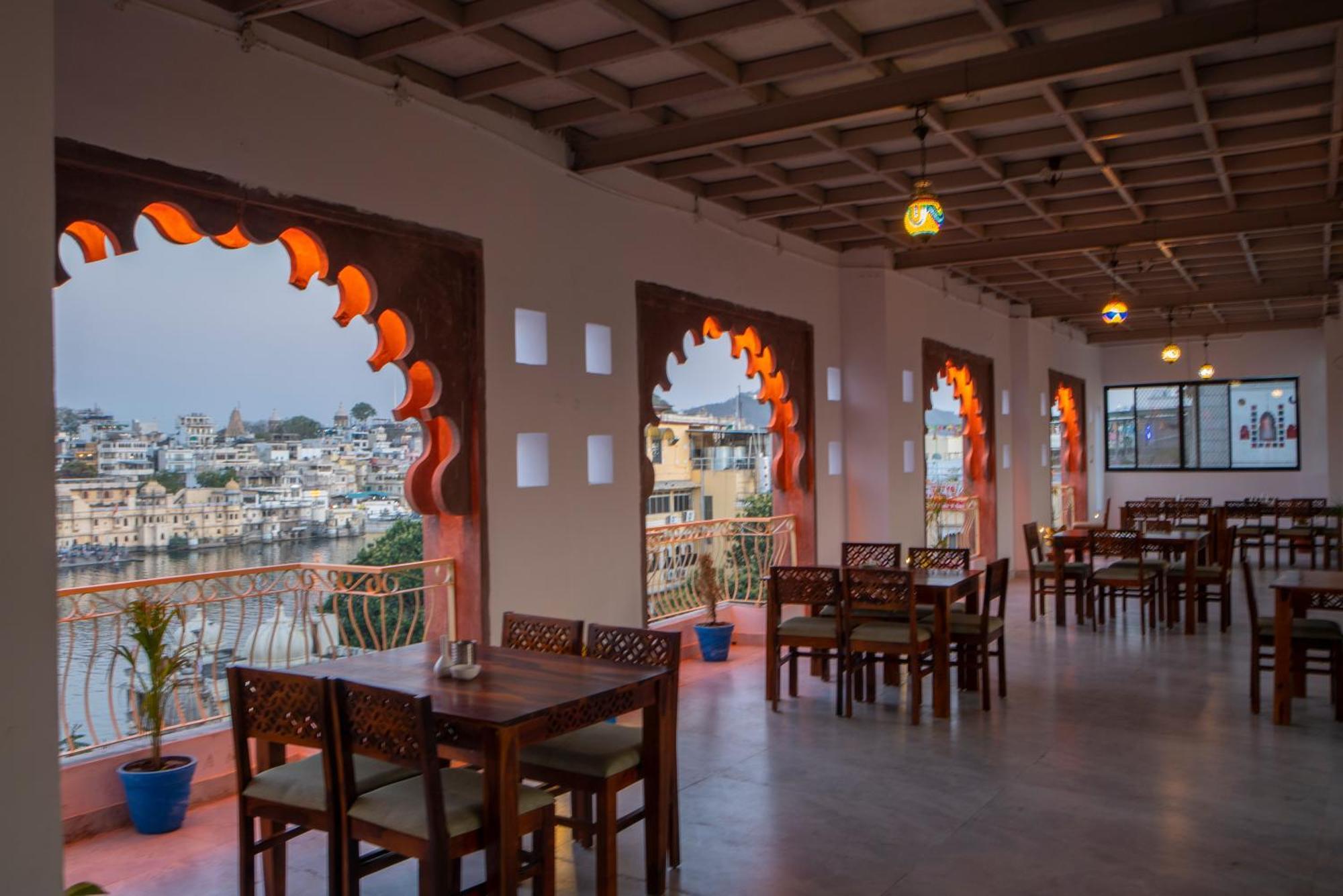 Dera Pichola- A Lake Facing Boutique Hotel أُودايبور المظهر الخارجي الصورة