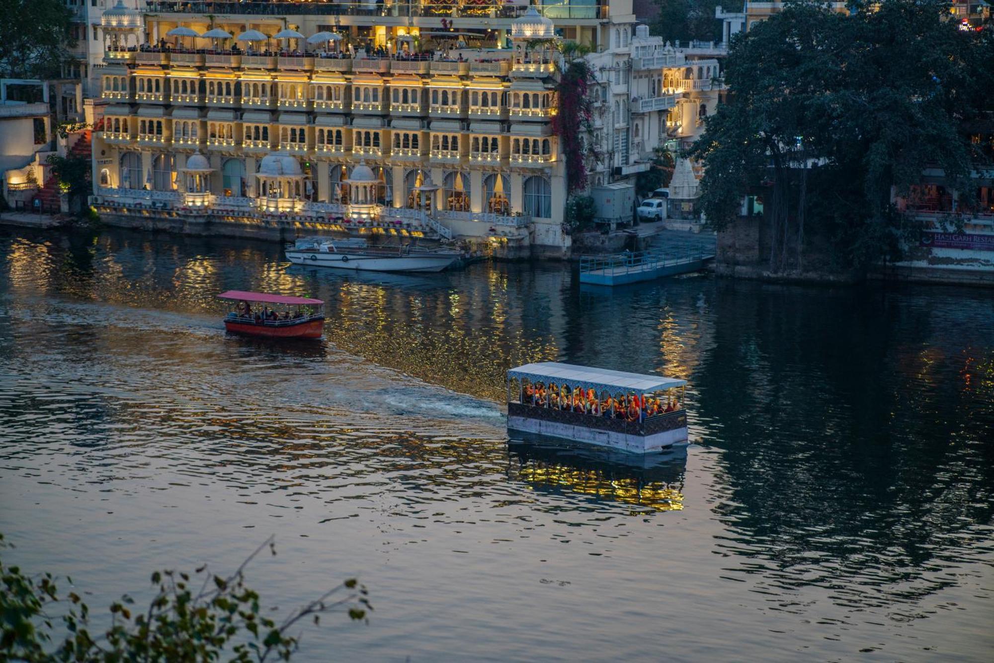 Dera Pichola- A Lake Facing Boutique Hotel أُودايبور المظهر الخارجي الصورة
