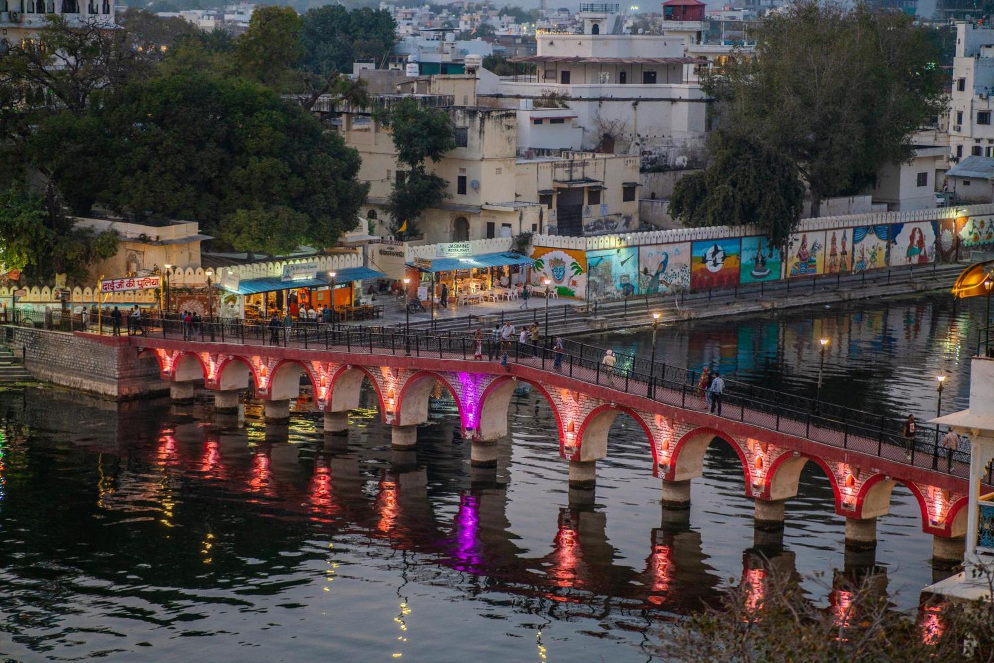 Dera Pichola- A Lake Facing Boutique Hotel أُودايبور المظهر الخارجي الصورة