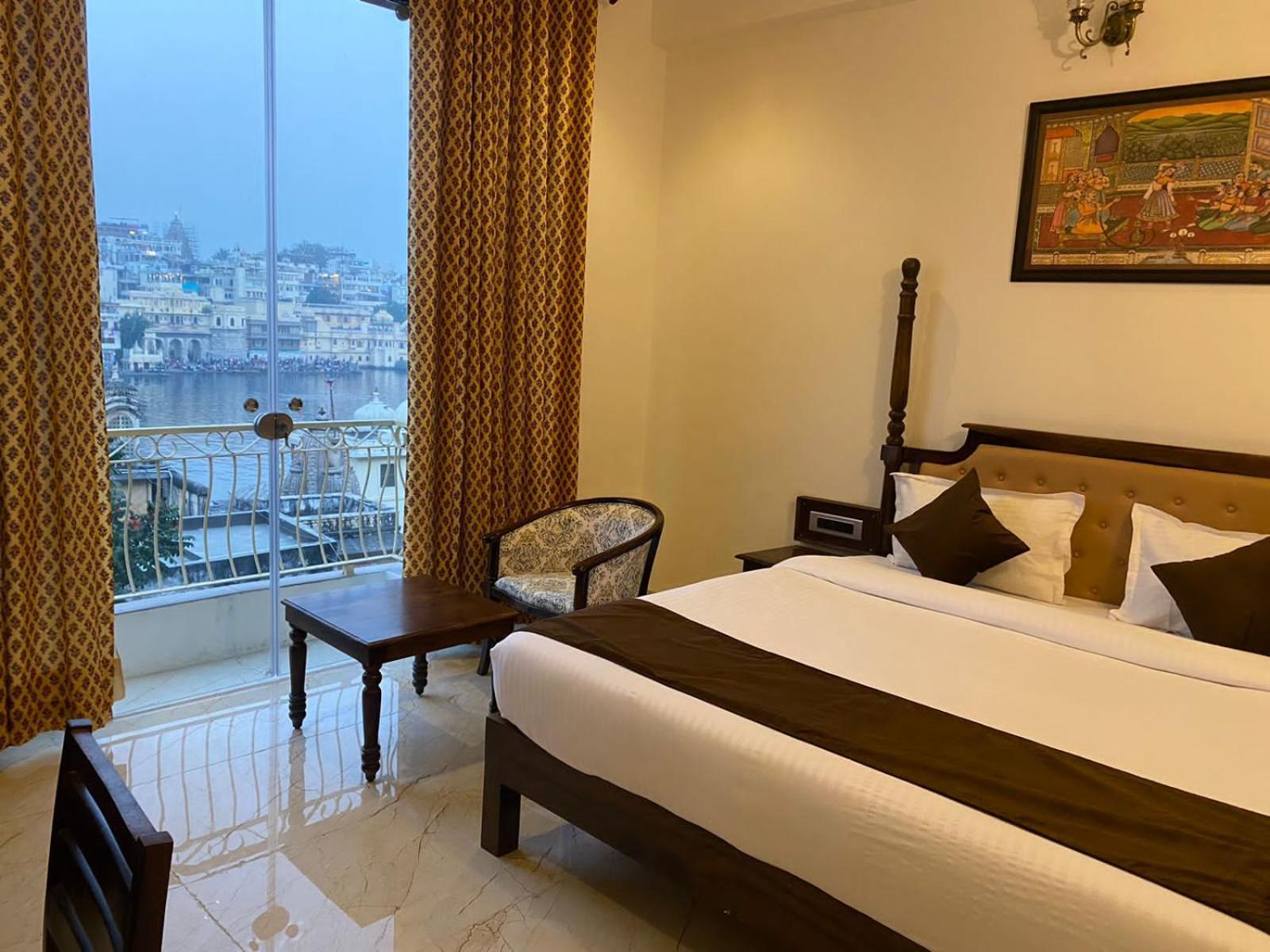 Dera Pichola- A Lake Facing Boutique Hotel أُودايبور المظهر الخارجي الصورة