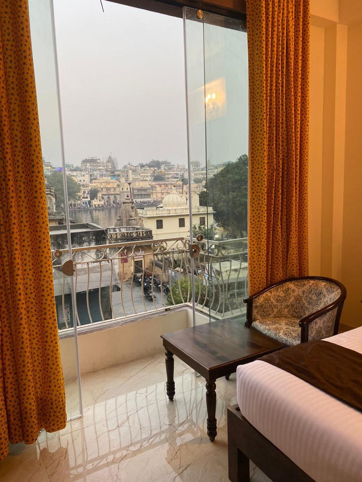 Dera Pichola- A Lake Facing Boutique Hotel أُودايبور المظهر الخارجي الصورة